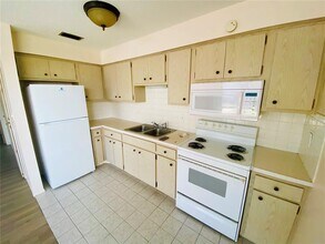 4351 Tahitian Gardens Cir in Holiday, FL - Building Photo - Building Photo