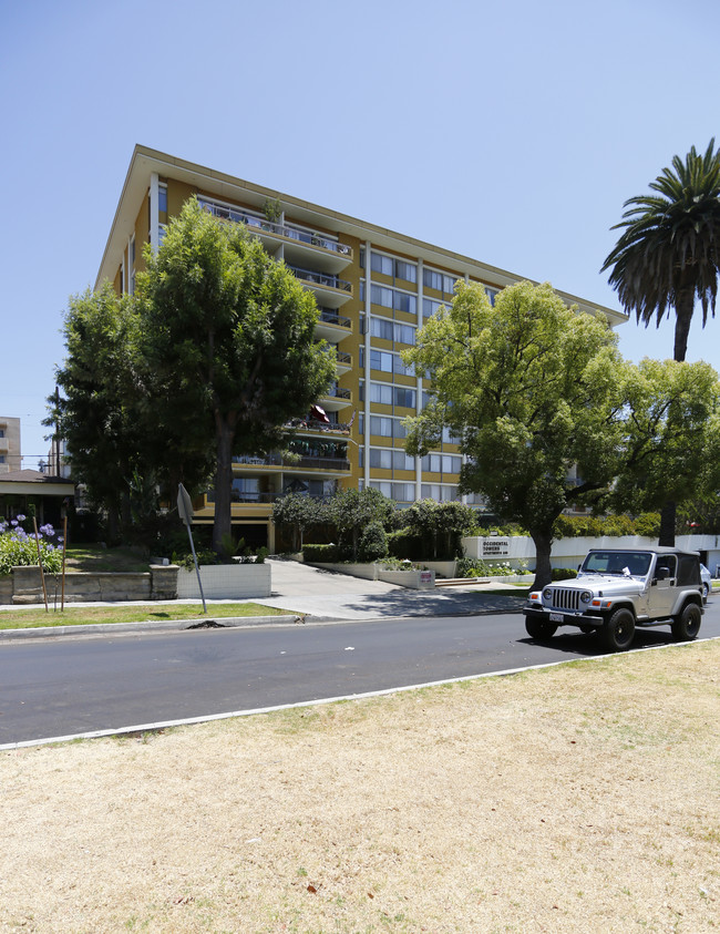 Occidental Tower Apartments in Los Angeles, CA - Building Photo - Building Photo