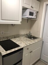 621 N 66 Terrace in Hollywood, FL - Foto de edificio - Building Photo