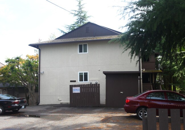 14416 11th Ave SW in Burien, WA - Building Photo - Building Photo