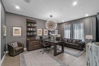 250 NE Mizner Blvd in Boca Raton, FL - Foto de edificio - Building Photo
