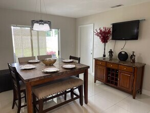 17958 SW 154 Ct in Miami, FL - Foto de edificio - Building Photo