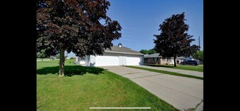 658 Menlo Park Rd in Green Bay, WI - Building Photo