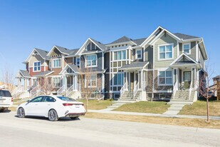 284 Fireside Dr in Cochrane, AB - Building Photo