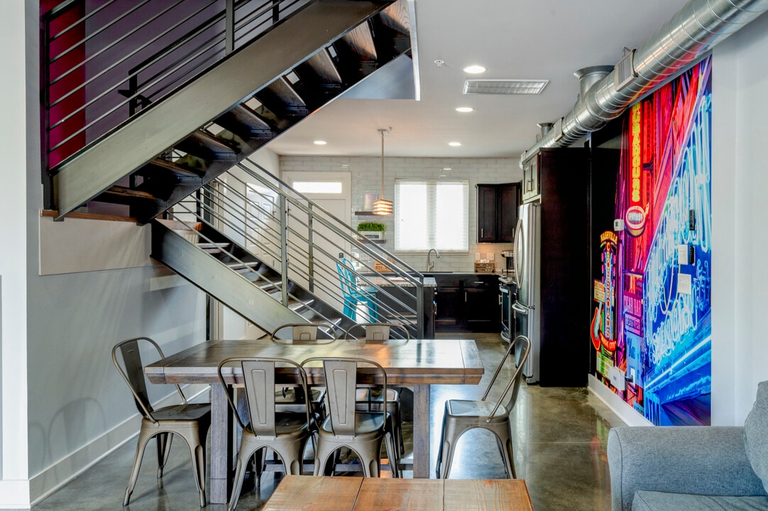 1035 Dickerson Pike in Nashville, TN - Foto de edificio