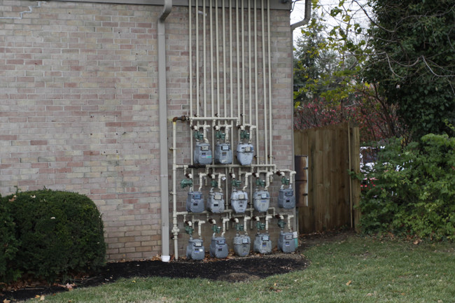 Poplar Manor Condominiums in Louisville, KY - Foto de edificio - Building Photo