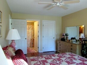 4975 Washington St, Unit 109 in Boston, MA - Building Photo - Building Photo