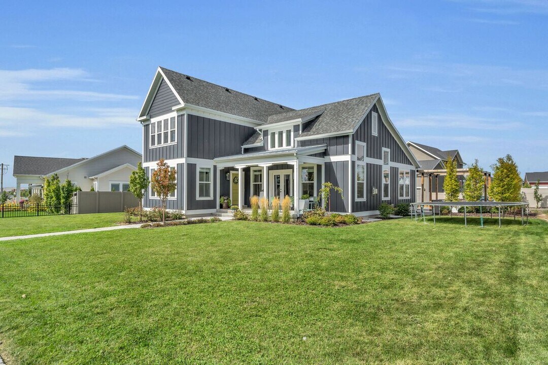 1932 W 200 N in Kaysville, UT - Building Photo
