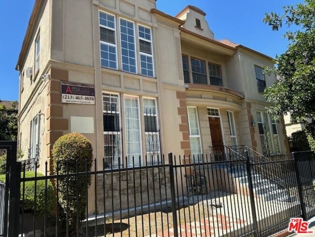 925 S Hobart Blvd in Los Angeles, CA - Building Photo - Building Photo