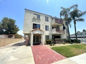 3500 Linden Ave in Long Beach, CA - Building Photo