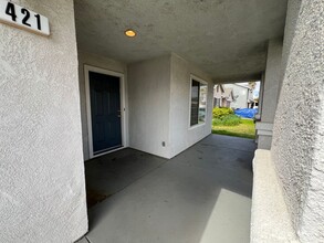 421 Peregrine Dr in Patterson, CA - Building Photo - Building Photo