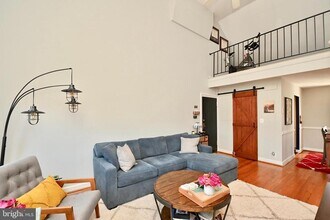 3080 S Abingdon St in Arlington, VA - Building Photo - Building Photo