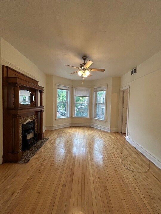 3701 N Damen Ave in Chicago, IL - Building Photo