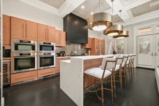 451 W Superior St in Chicago, IL - Building Photo - Building Photo