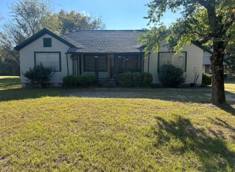 306 Prospect Dr in Trinity, TX - Building Photo