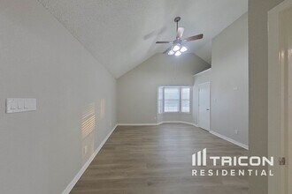 2116 Stein Way in Carrollton, TX - Building Photo - Building Photo
