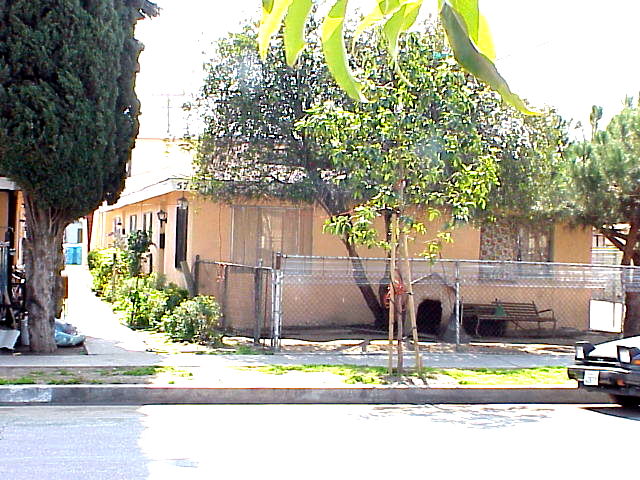 5712-5716 Priory St in Bell Gardens, CA - Building Photo