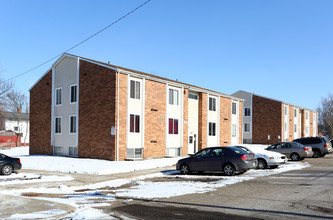 Hillview Apartments in Canton, OH - Building Photo - Building Photo