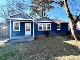 1011 Parklane St NW in Huntsville, AL - Building Photo