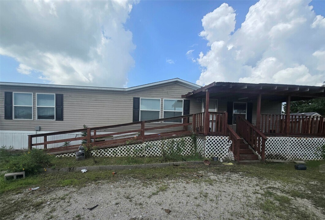 195 Rd 5255 in Cleveland, TX - Building Photo