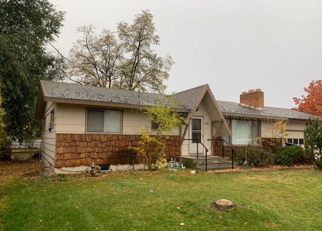 property at 202 Hillcrest Dr