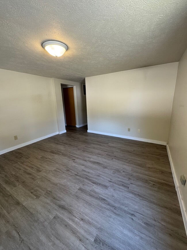 701 N Perry St, Unit Apt D in Attica, IN - Building Photo - Building Photo