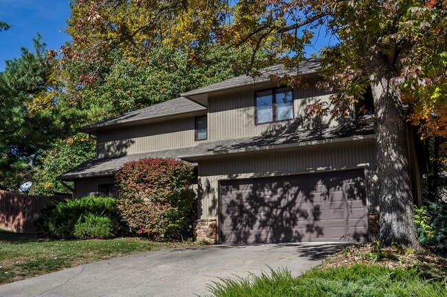 property at 117 Hollyridge Ln