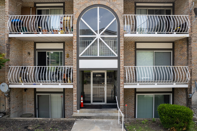 Sur La Mont Condominiums in Cincinnati, OH - Building Photo - Building Photo