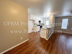 107 Ave B in Ennis, TX - Building Photo - Building Photo