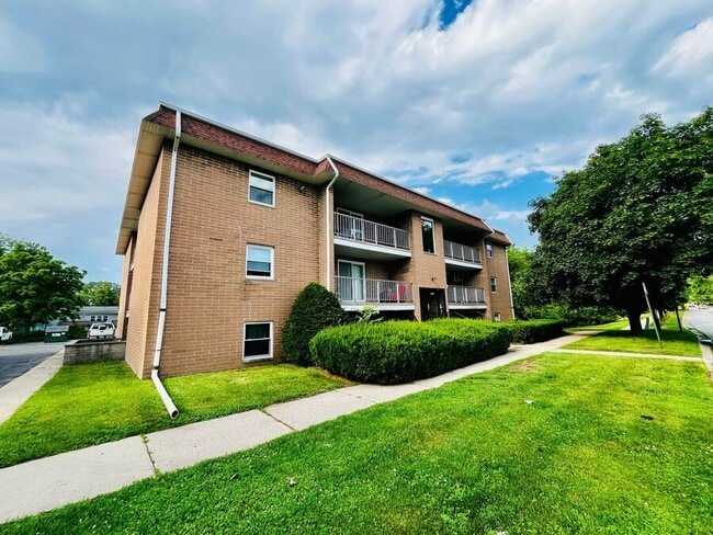 property at 1405 E Chicago St