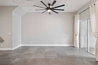 739 Vallance Way NE in St. Petersburg, FL - Building Photo - Building Photo