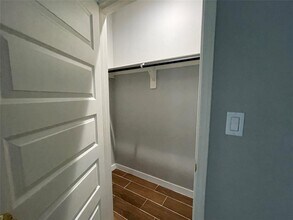 884 Rd 3550-Unit -4 in Cleveland, TX - Foto de edificio - Building Photo