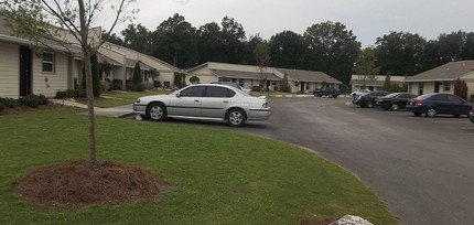 Meadow's Apartments in Live Oak, FL - Building Photo - Building Photo