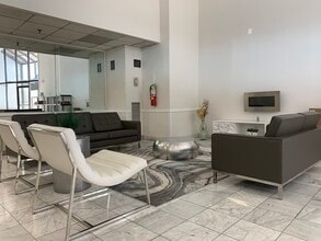 394 Ocean Ave, Unit #709 in Revere, MA - Foto de edificio - Building Photo