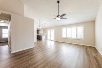 515 W Montoya Ln in Phoenix, AZ - Foto de edificio - Building Photo