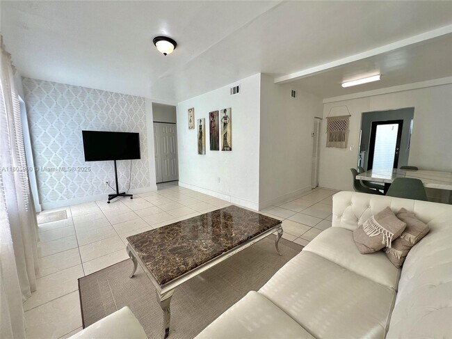 877 80th St in Miami Beach, FL - Building Photo - Building Photo