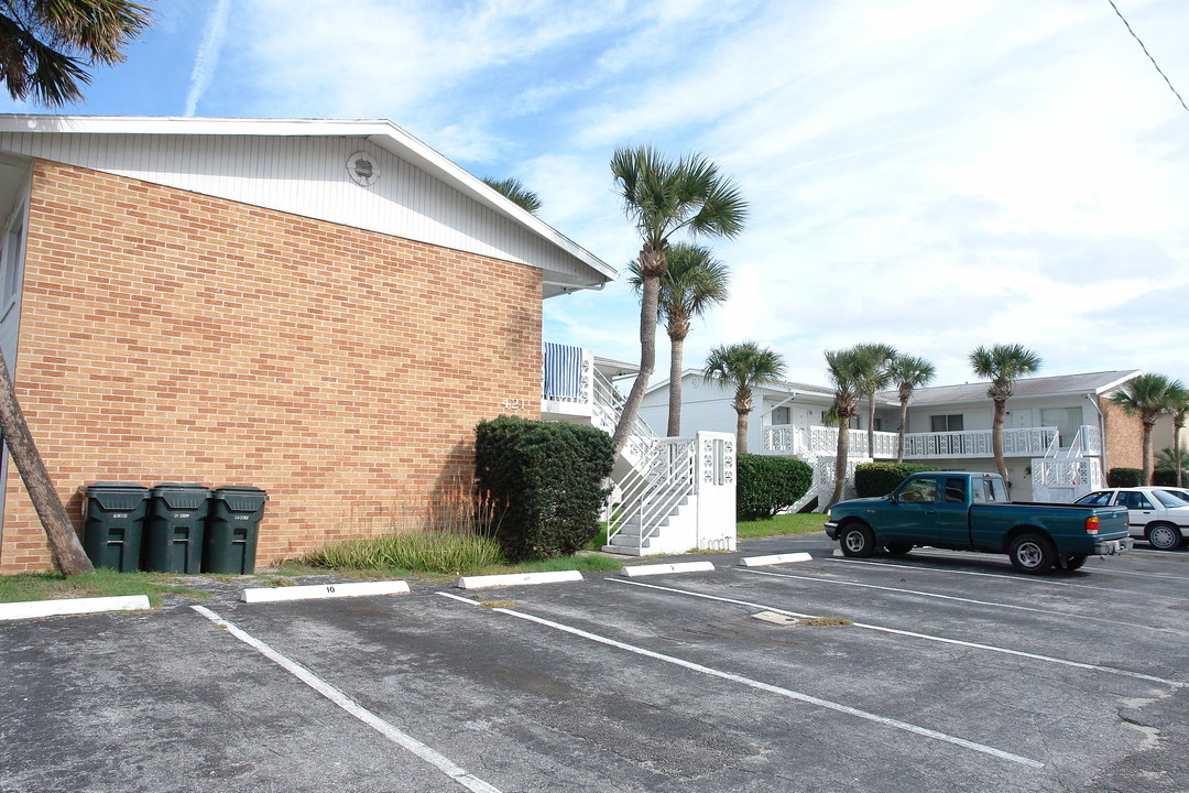 Surf Side Apartments in Daytona Beach, FL - Building Photo