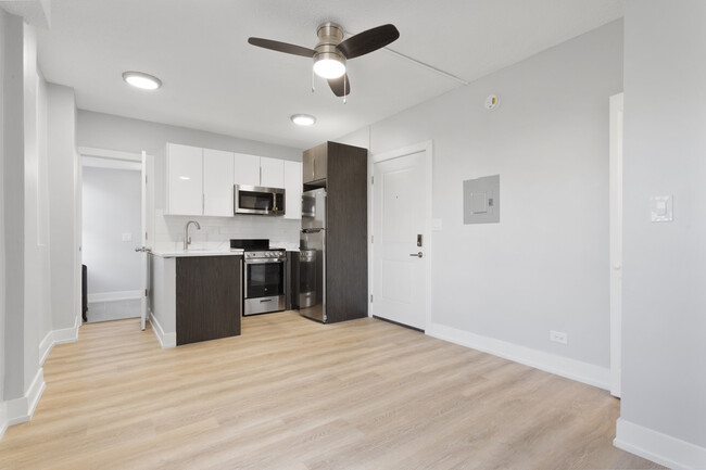 6026 N Winthrop Ave in Chicago, IL - Building Photo - Building Photo