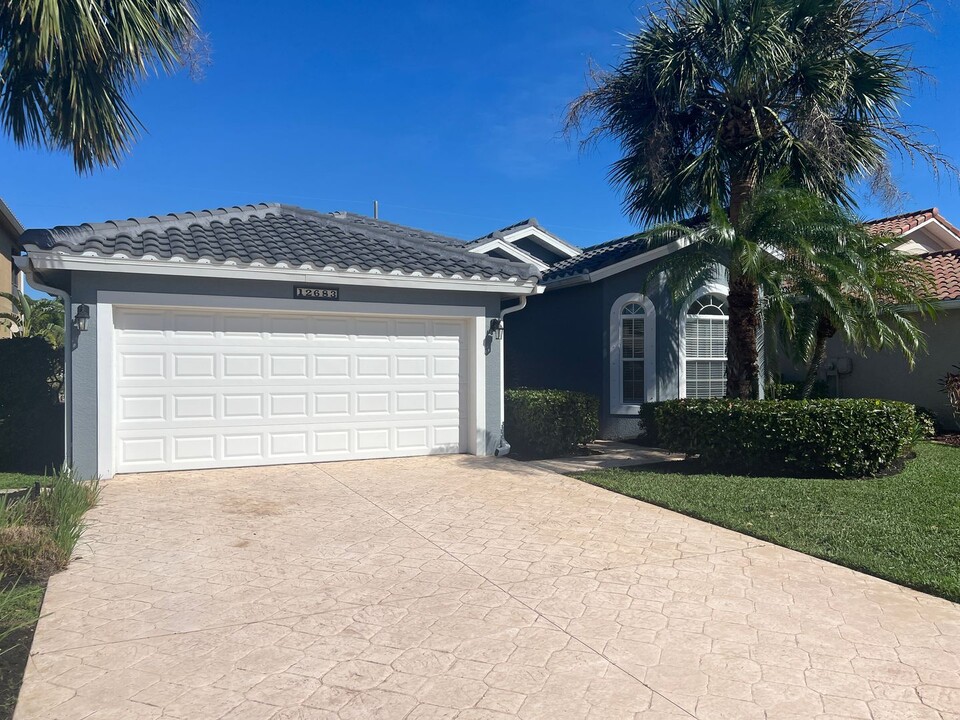 12683 Stone Tower Loop in Ft. Myers, FL - Building Photo