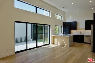 2668 Greenfield Ave in Los Angeles, CA - Building Photo - Building Photo