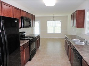 102 Graphite Dr in Gibsonville, NC - Foto de edificio - Building Photo