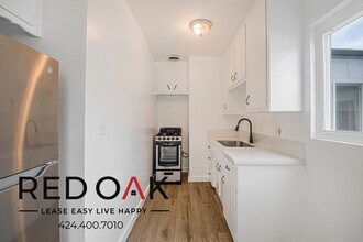 439 S Catalina St in Los Angeles, CA - Foto de edificio - Building Photo