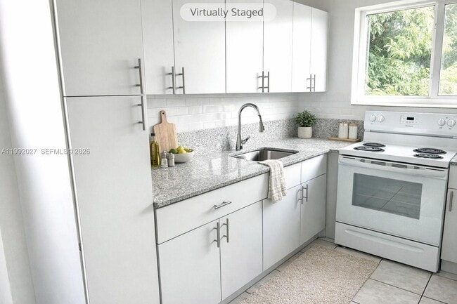 2121 SW 4th St in Miami, FL - Building Photo - Building Photo