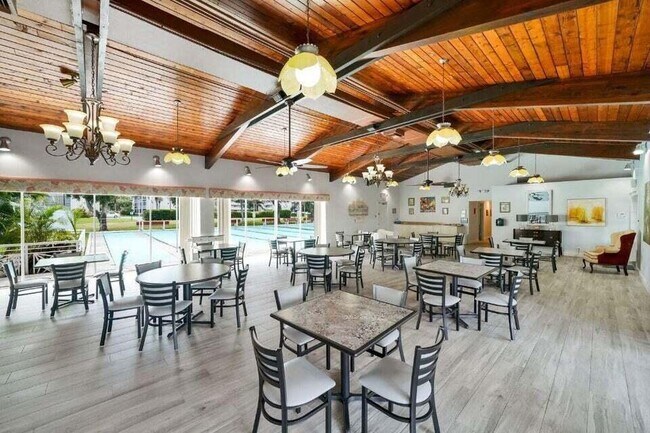 2562 Garden Dr N in Lake Worth Beach, FL - Building Photo - Building Photo