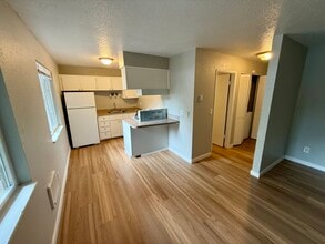 Cathedral Park Apartments in Portland, OR - Foto de edificio - Building Photo
