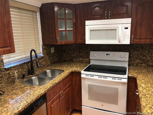 269 NW 7th St-Unit -219 in Miami, FL - Building Photo - Building Photo