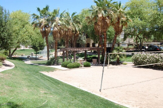 5345 E Van Buren St in Phoenix, AZ - Building Photo - Building Photo
