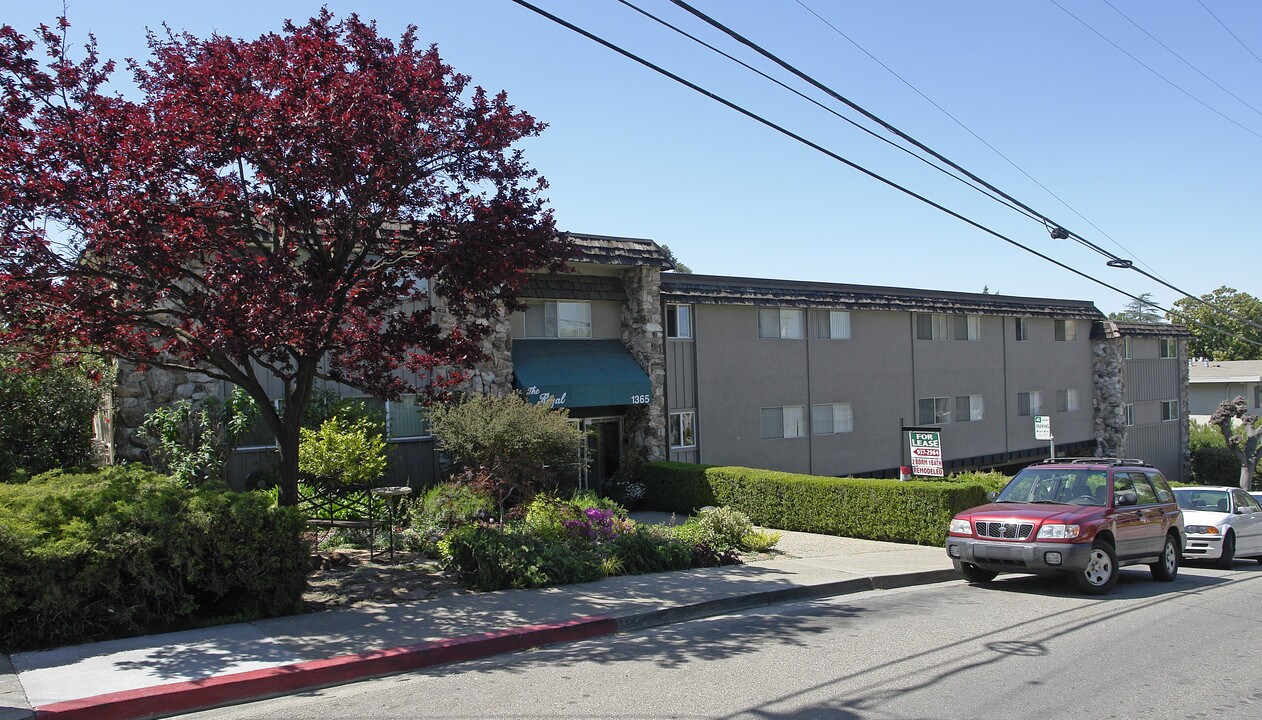 The Royal Apartments in Walnut Creek, CA - Building Photo