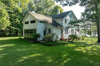 3177 E Lake Rd in Skaneateles, NY - Building Photo - Building Photo