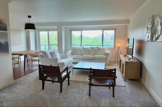 4201 Cathedral Ave NW, Unit 1113 in Washington, DC - Building Photo - Building Photo